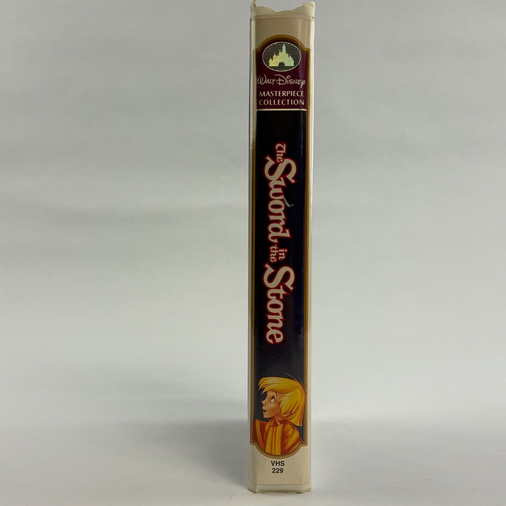Walt Disney Masterpiece Collection The Sword in the Stone VHS Clamshell 229 - Picture 3 of 9